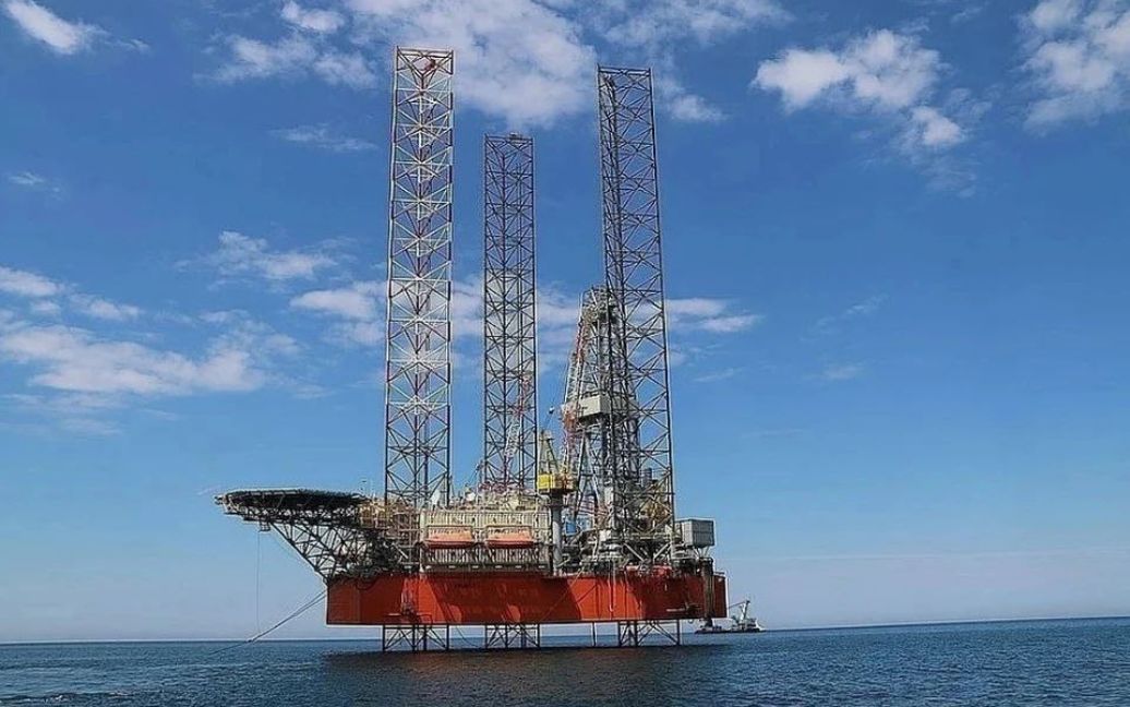 Чрезвычайная ситуация произошла с еще одной российской вышкой в Черном море