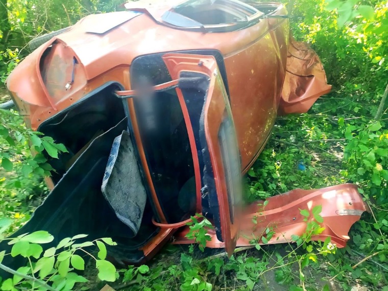 Легковик в'їхав у дерево на Київщині: є травмовані (фото)