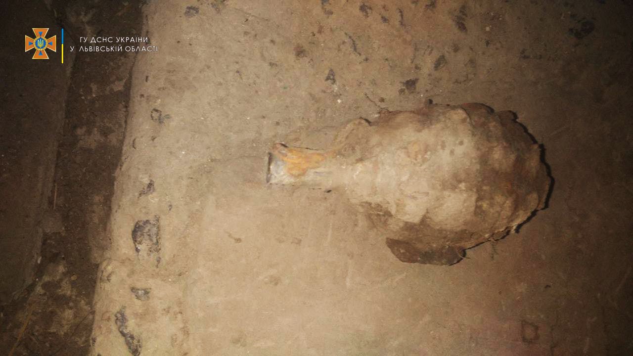 Могла вибухнути: на Львівщині знешкодили гранату часів Другої світової війни