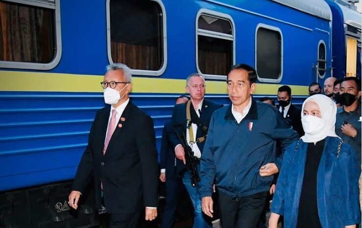 Начал миротворческую миссию: президент Индонезии посетит Киев