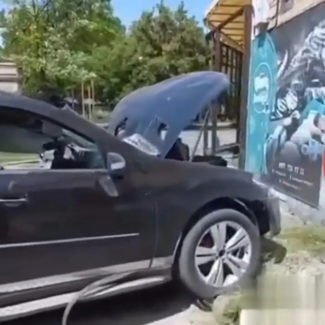 Взорвали автомобиль в центре города: в Мелитополе началась зачистка коллаборантов