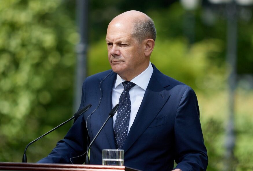 Бундестаг выразил вотум недоверия канцлеру Германии Шольцу