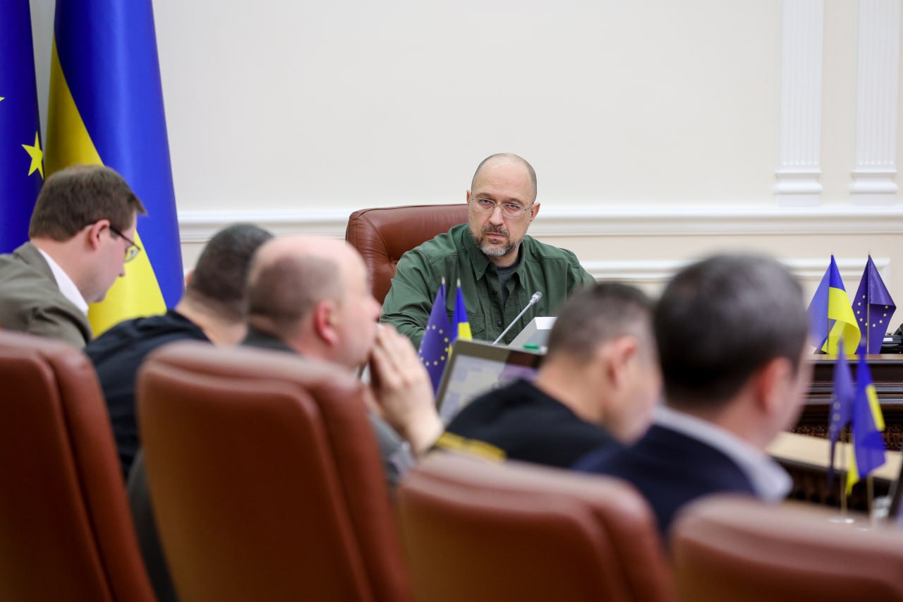 Шмигаль відклав підписання постанови про "єВідрядження" для чоловіків