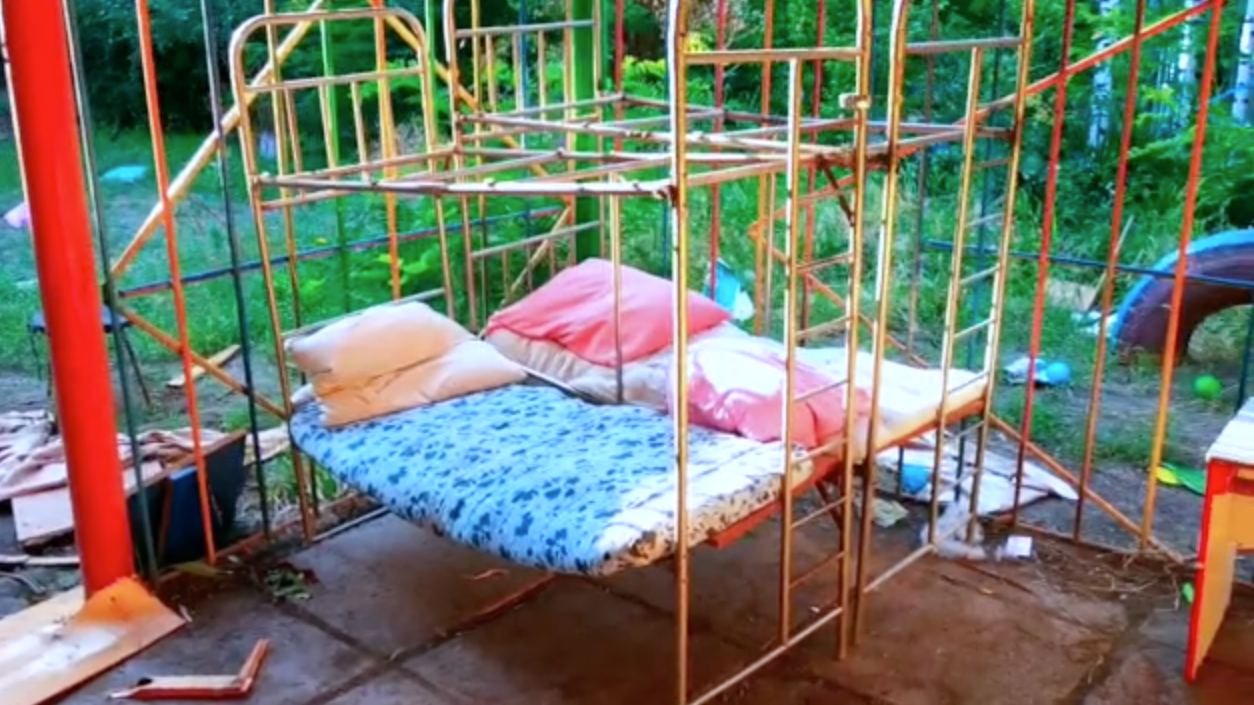 Люди в оккупированном Мариуполе вынуждены жить на улице (видео)