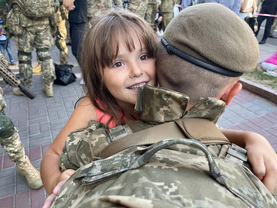 Военнопленные и члены их семей могут получить 100 тысяч гривен помощи: как это сделать