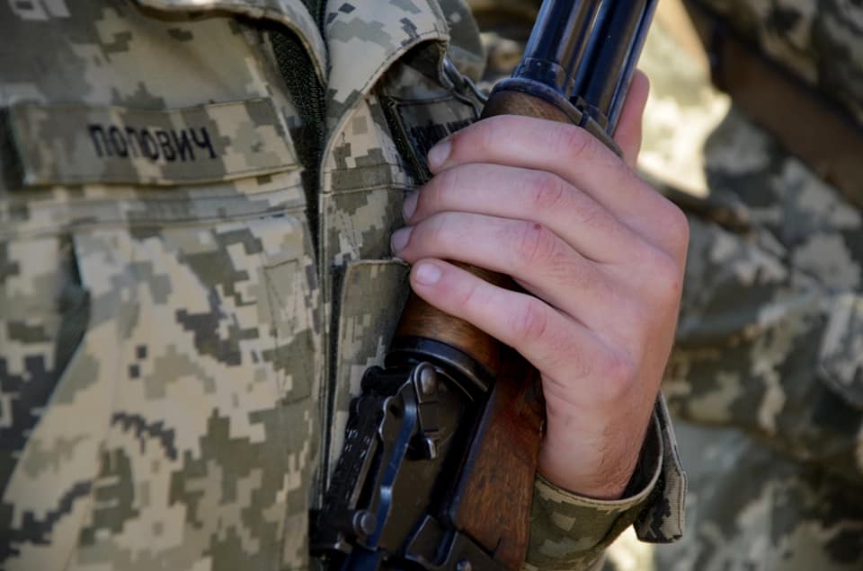 Кабмін обмежив умови виплати військовим додаткових винагород у 30 та 100 тисяч гривень