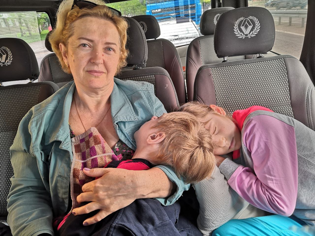 Помощь для переселенцев: семьи с детьми могут получить деньги или продукты