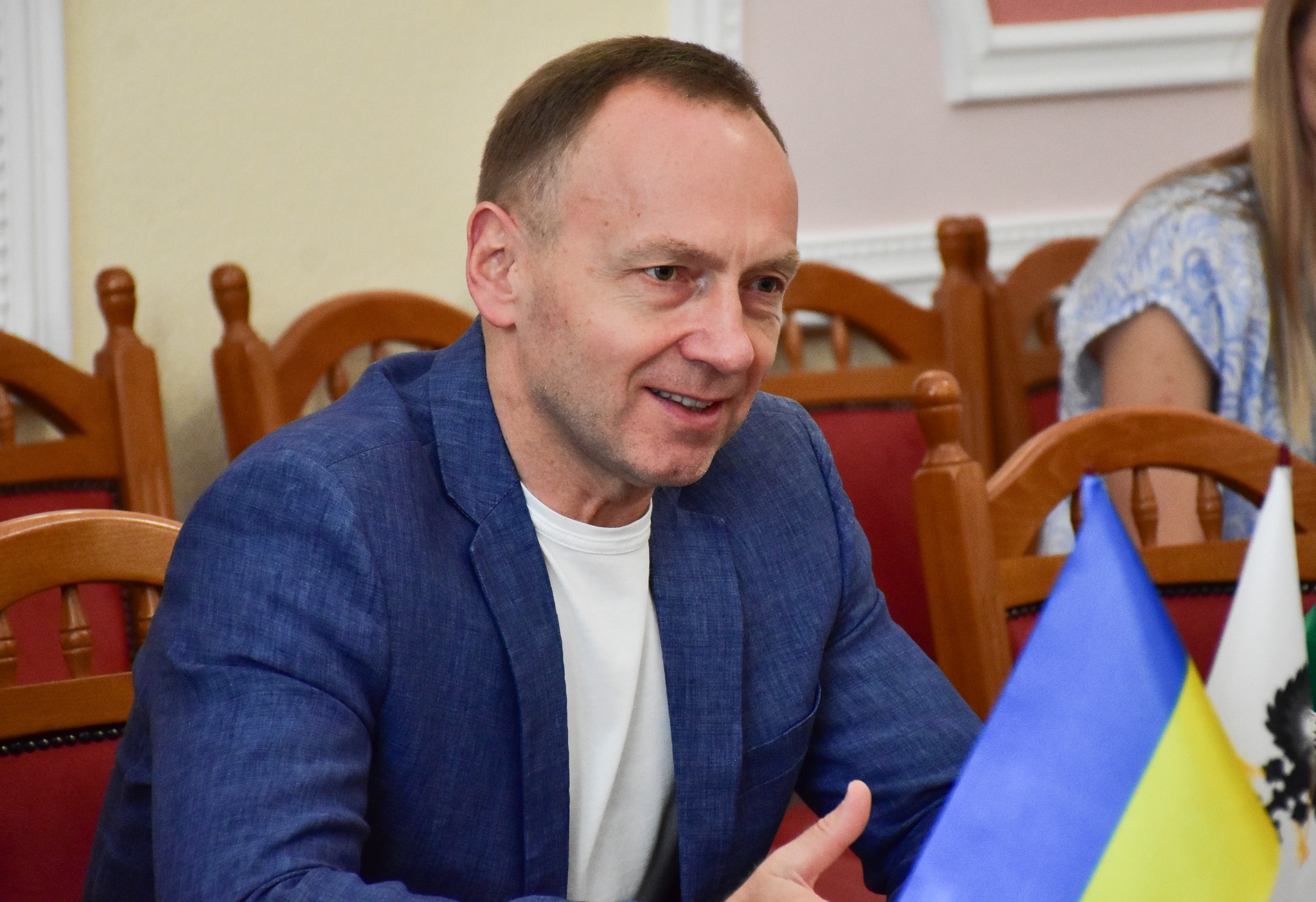 Мер Чернігова вже вдруге не зміг виїхати з України