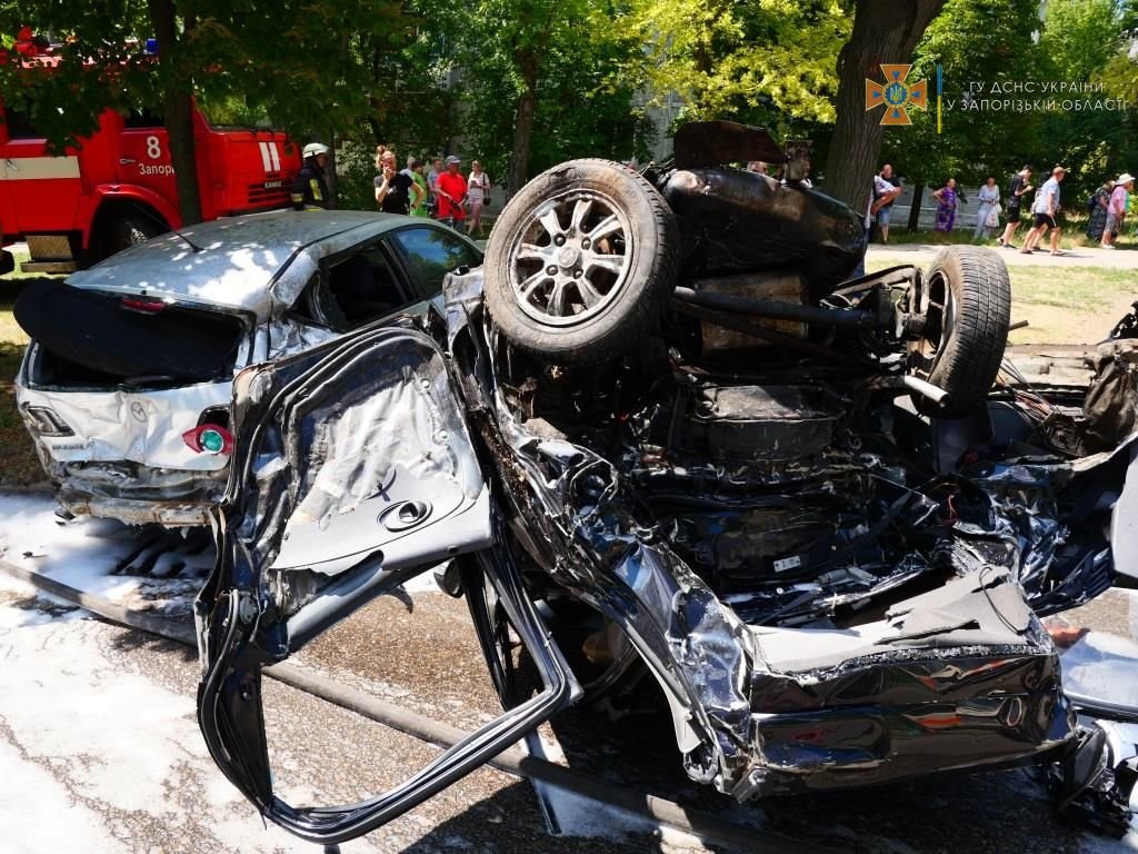 Два человека погибли, четверо травмированы: подробности масштабного ДТП в Запорожье