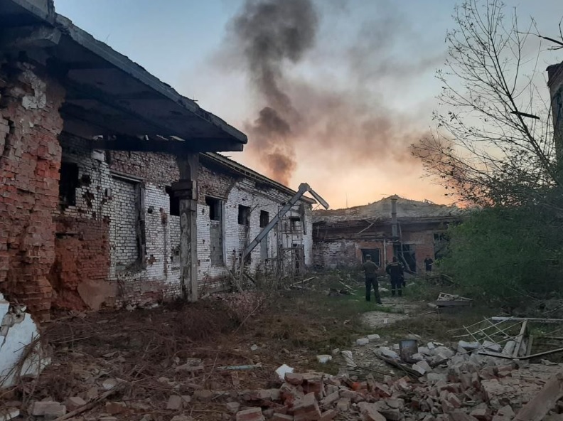 Понад 60 пострілів: орки обстріляли п'ять громад на Сумщині (фото)