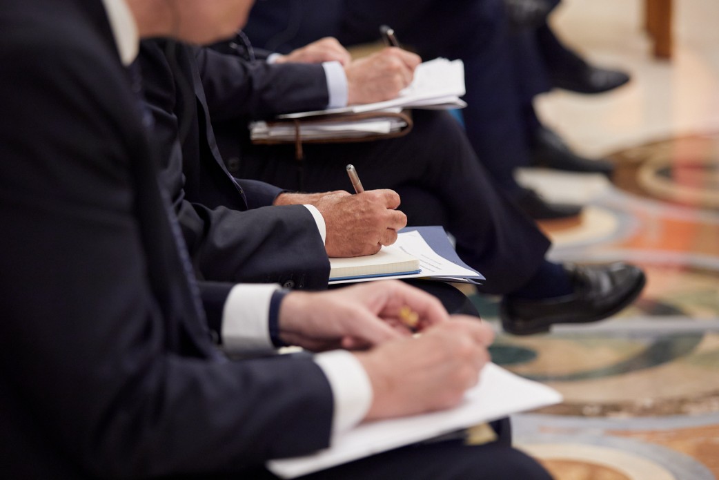 Нові авто, квартири й земля: що задекларували 17 заступників міністрів