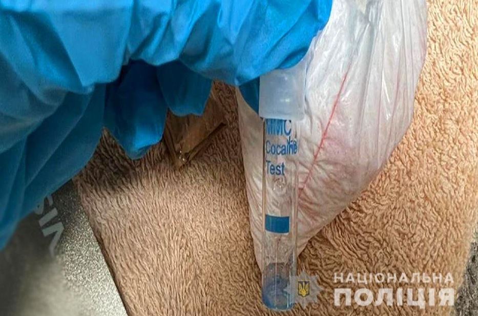 Изъяли кокаин более чем на 700 тысяч гривен: наркодилера задержали в Киеве (фото)