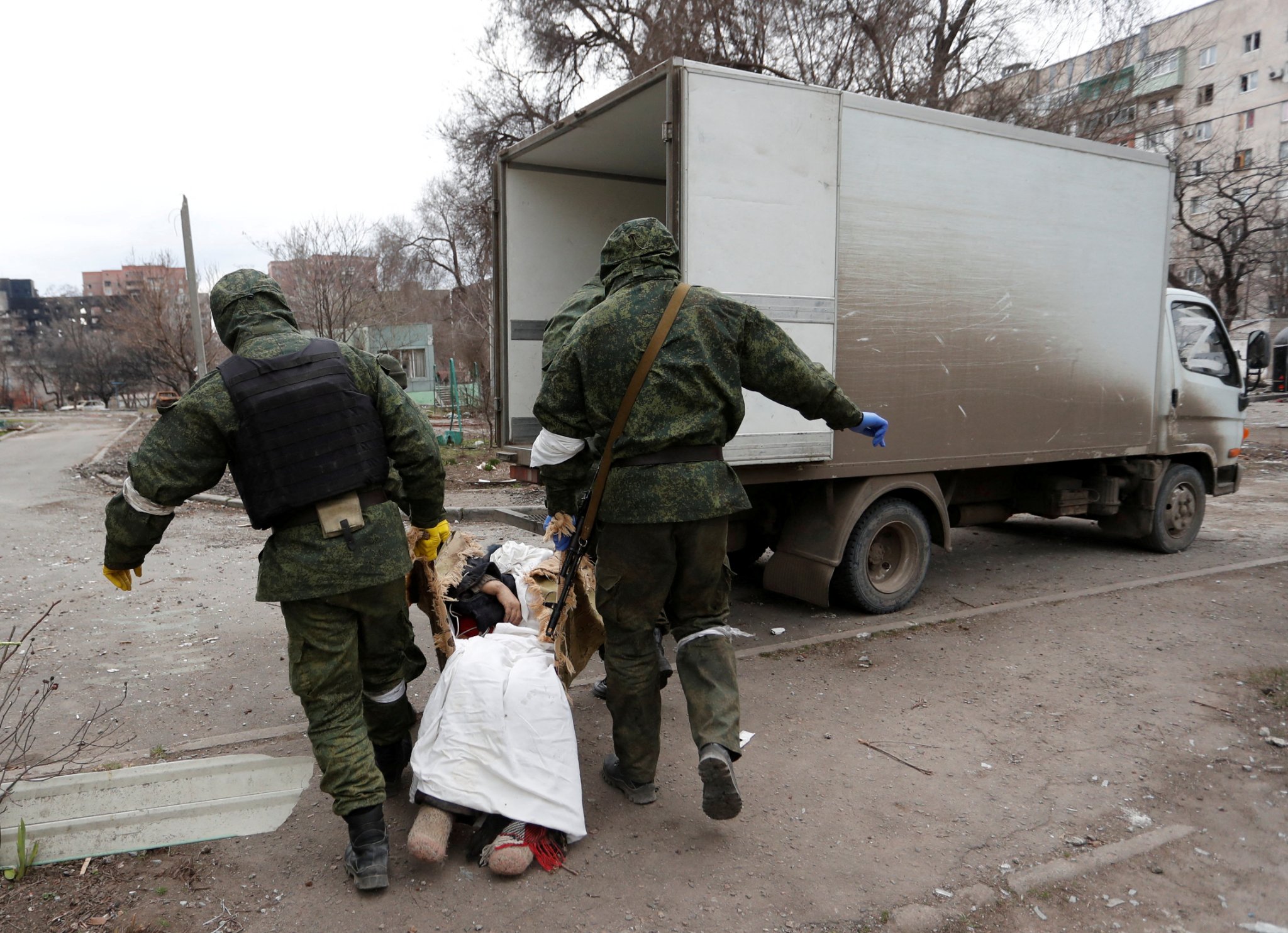 Рашисты в Еленовке убили более 50 пленных украинских военных