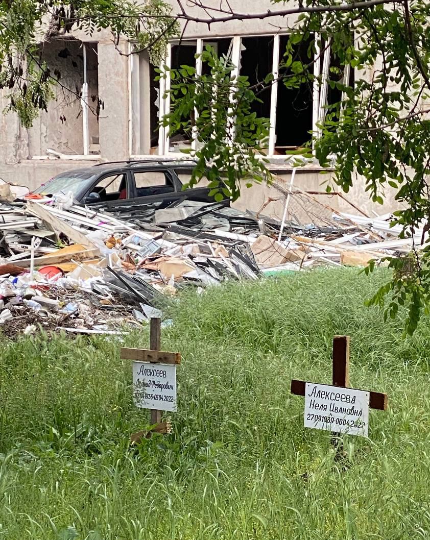 В Мариуполе обнаружили новую братскую могилу - видео