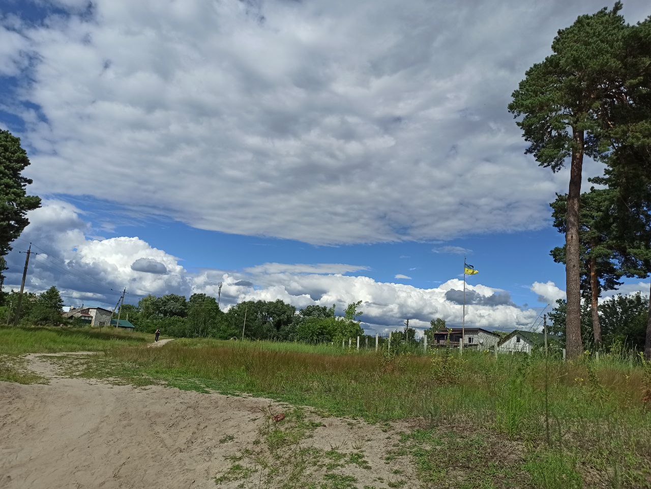 Спека та дощі з грозами: якою буде погода 26 липня