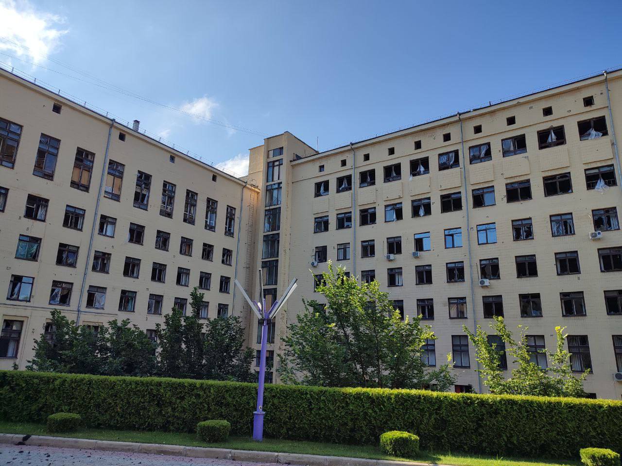 Обстріл Харкова: пошкоджено будинки, офісні приміщення та університет ім. Бекетова