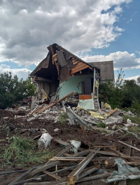 Обстріл Слов'янська: з-під завалів дістали тіла двох людей (фото)