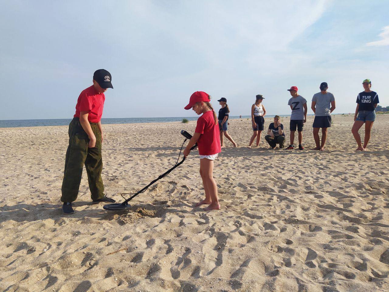 Під Маріуполем окупанти вчать дітей стріляти та ненавидіти Україну