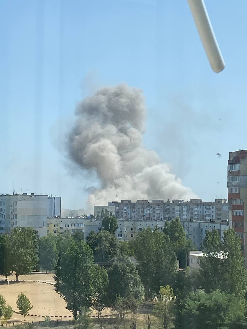 ВСУ попали по военной базе россиян в оккупированной Новой Каховке (фото, видео)