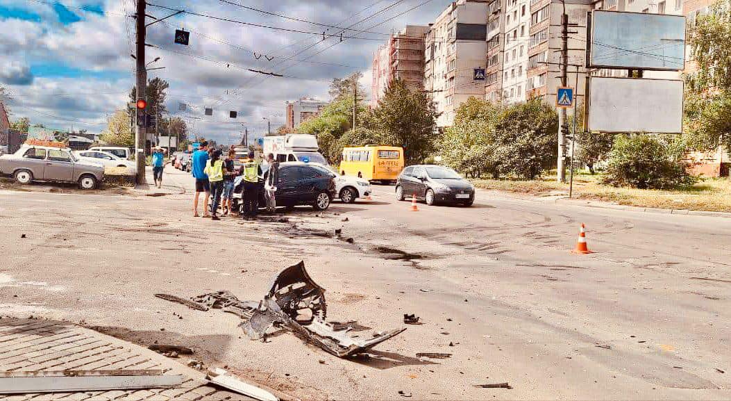 У масштабній аварії на Прикарпатті постраждали четверо людей - фото