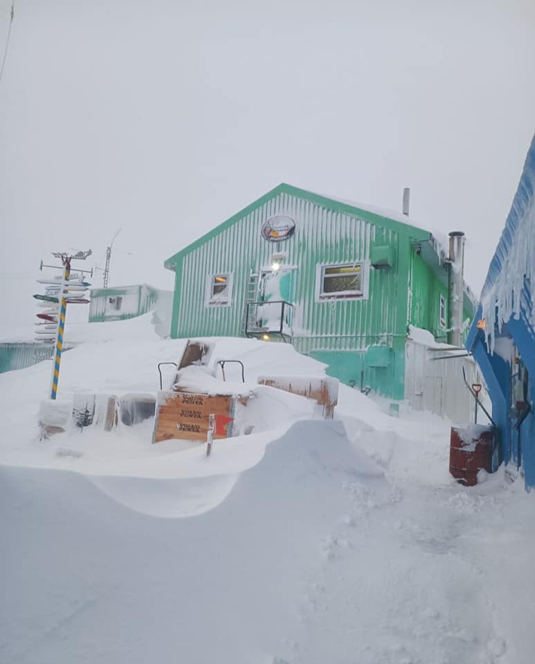 Украинскую полярную станцию "Академик Вернадский" завалило снегом - фото, видео