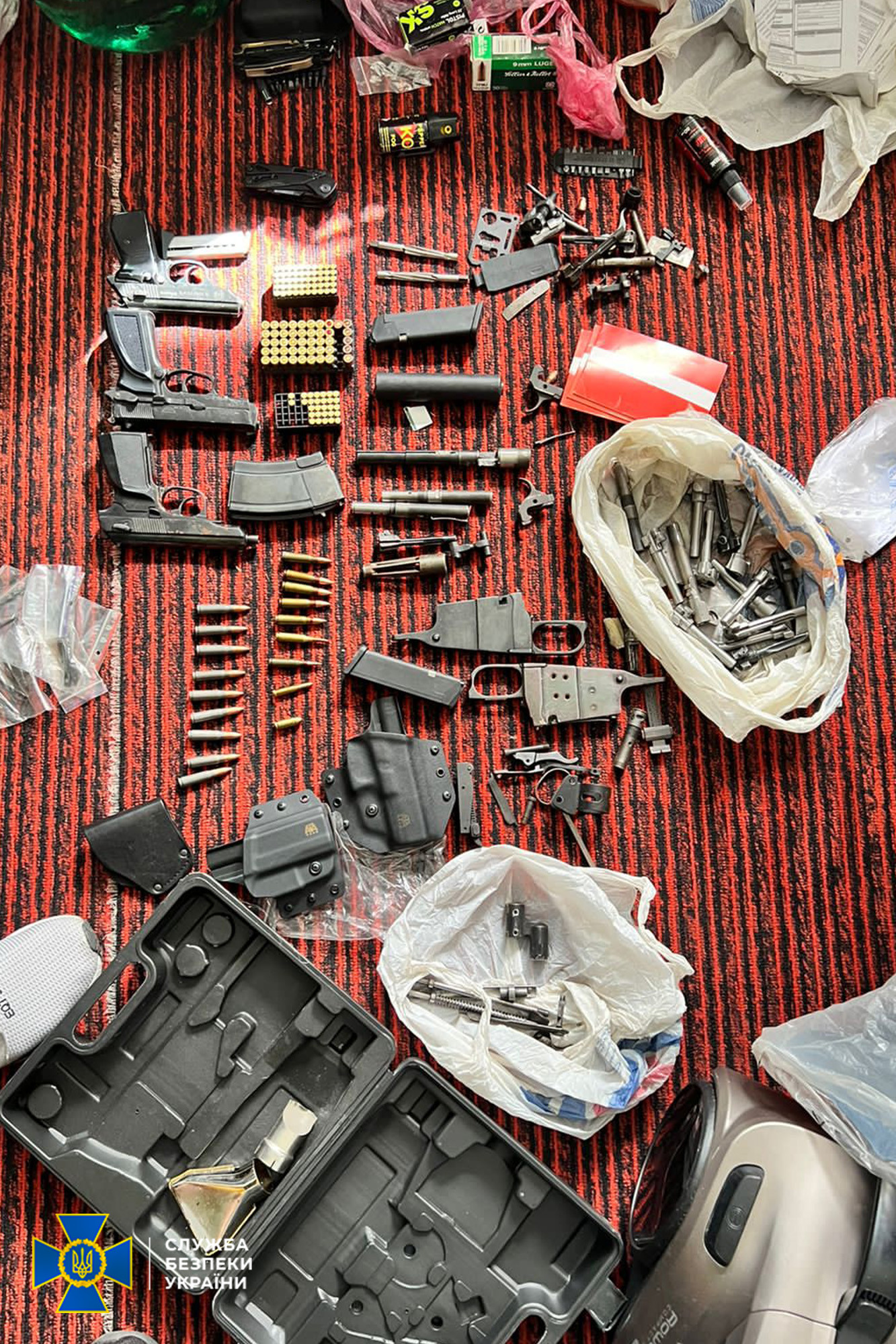 СБУ нейтралізувала два канали незаконного обігу зброї (фото)