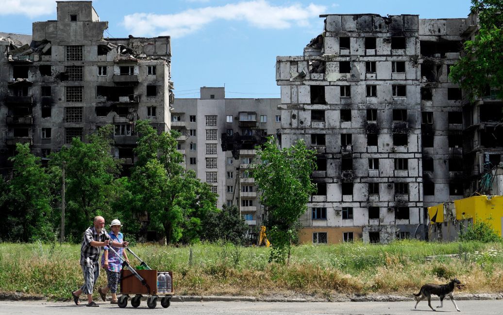 Учителям запретили выезжать из Мариуполя, а побоями убеждают выходить на работу
