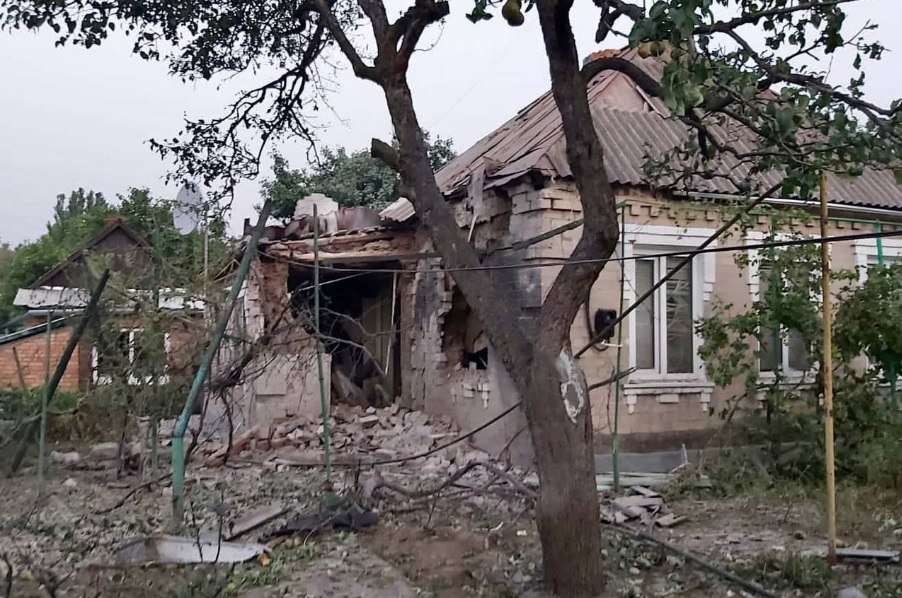 Окупанти обстріляли три райони Дніпропетровщини: є поранені (фото)