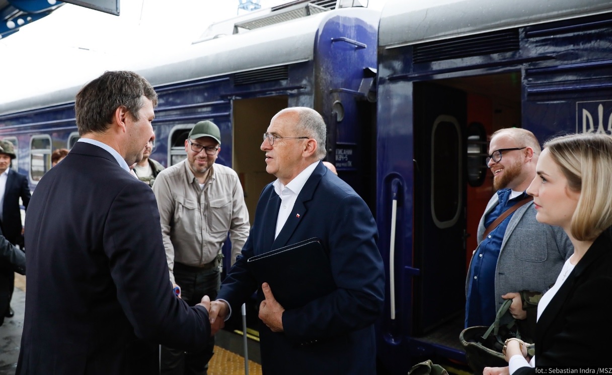 Глава ОБСЕ Рау приехал в Украину - фото