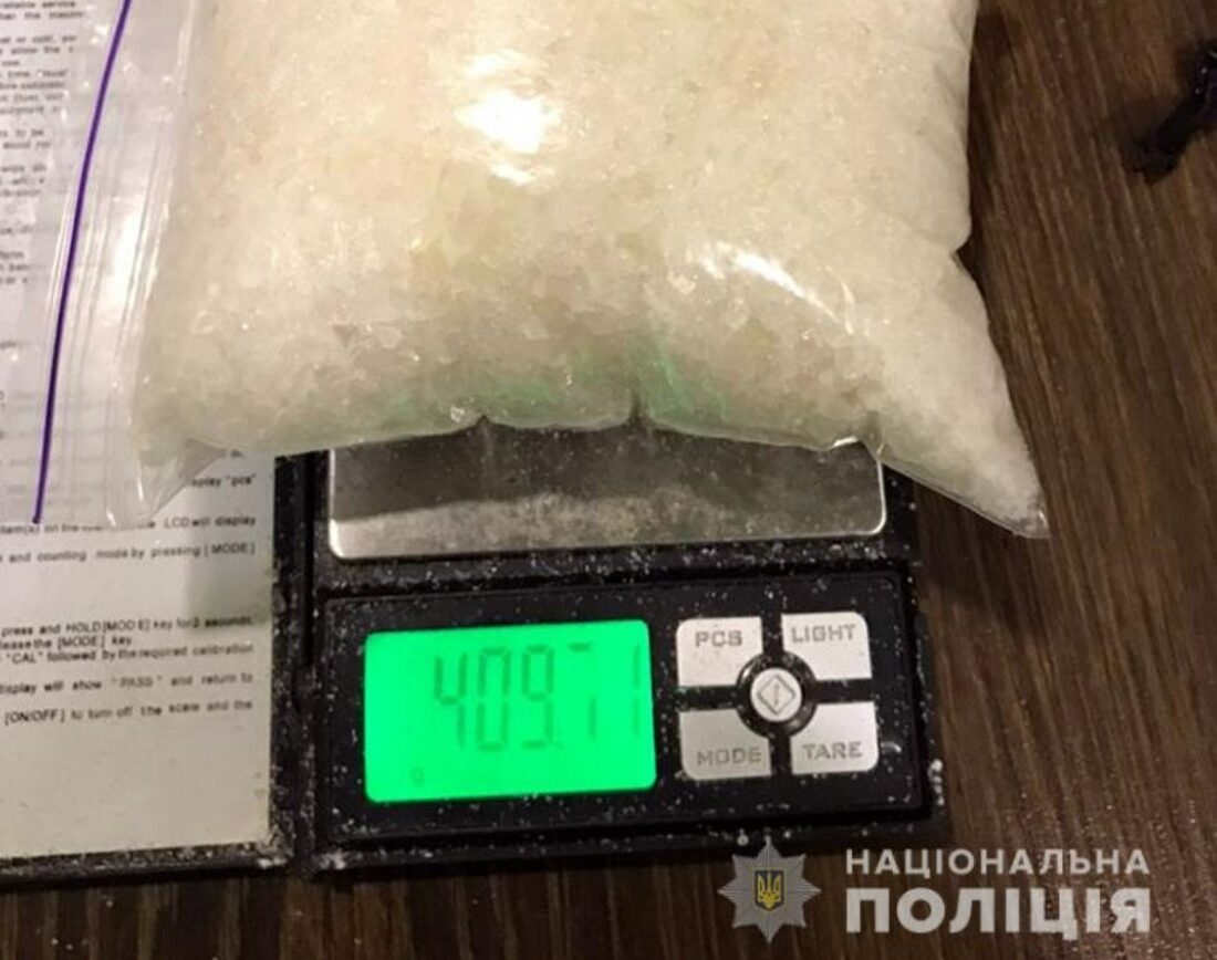 Обнаружили наркотики на два млн гривен: в Киеве задержали прохожего (фото)