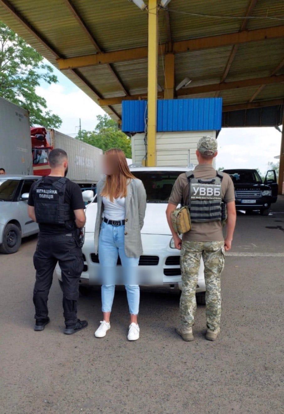 29-річна одеситка незаконного переправляла чоловіків за кордон за 1500 доларів