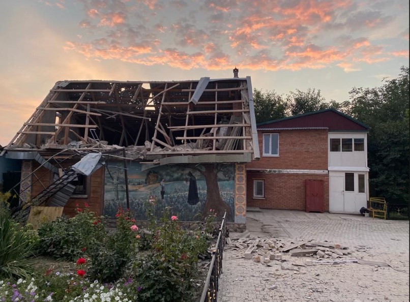 Били зі ствольної артилерії: орки обстріляли Нікополь (фото)