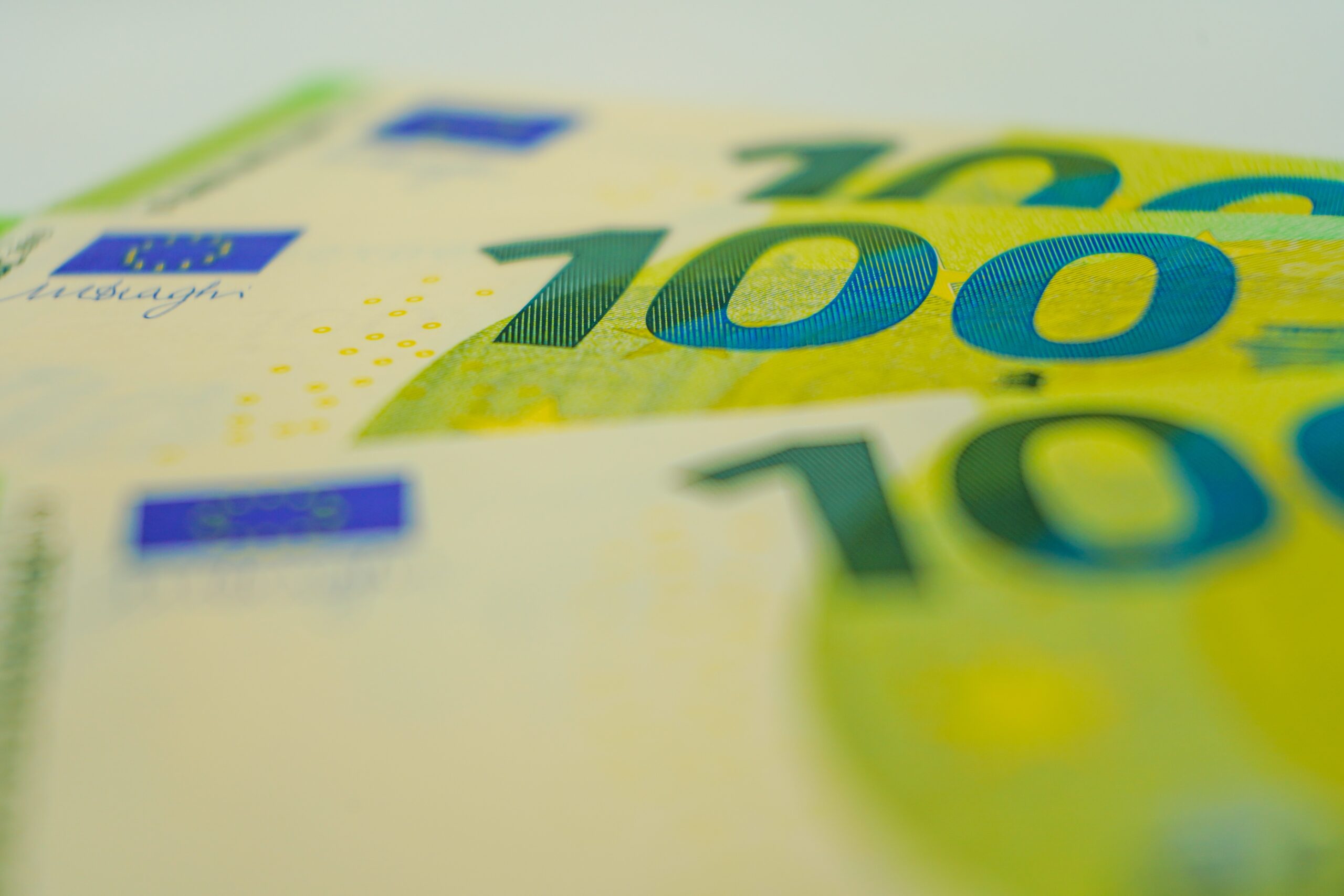 Не більше десяти тисяч євро: у ЄС запровадили обмеження на готівкові розрахунки