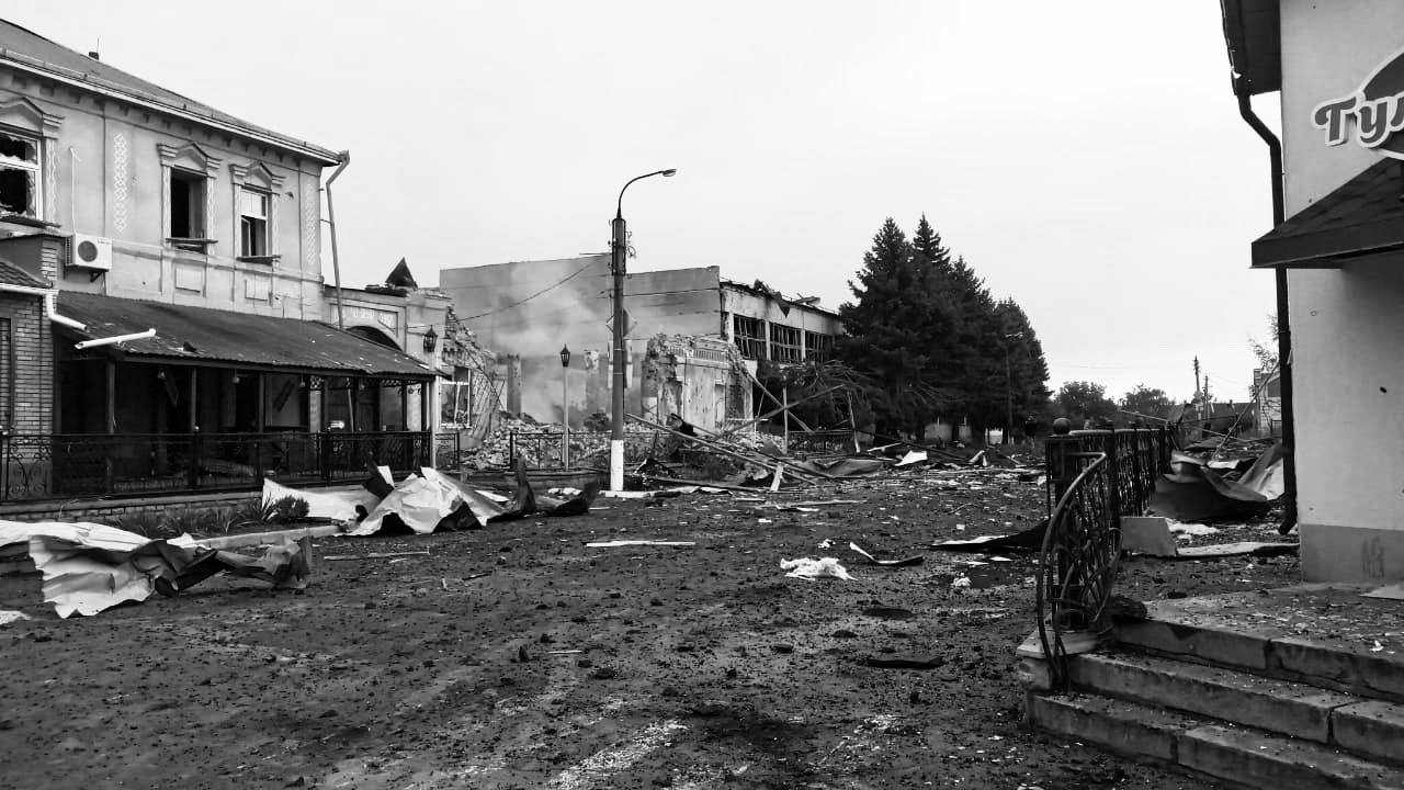 Россияне выпустили три ракеты по центру города Гуляйполе (фото, видео)