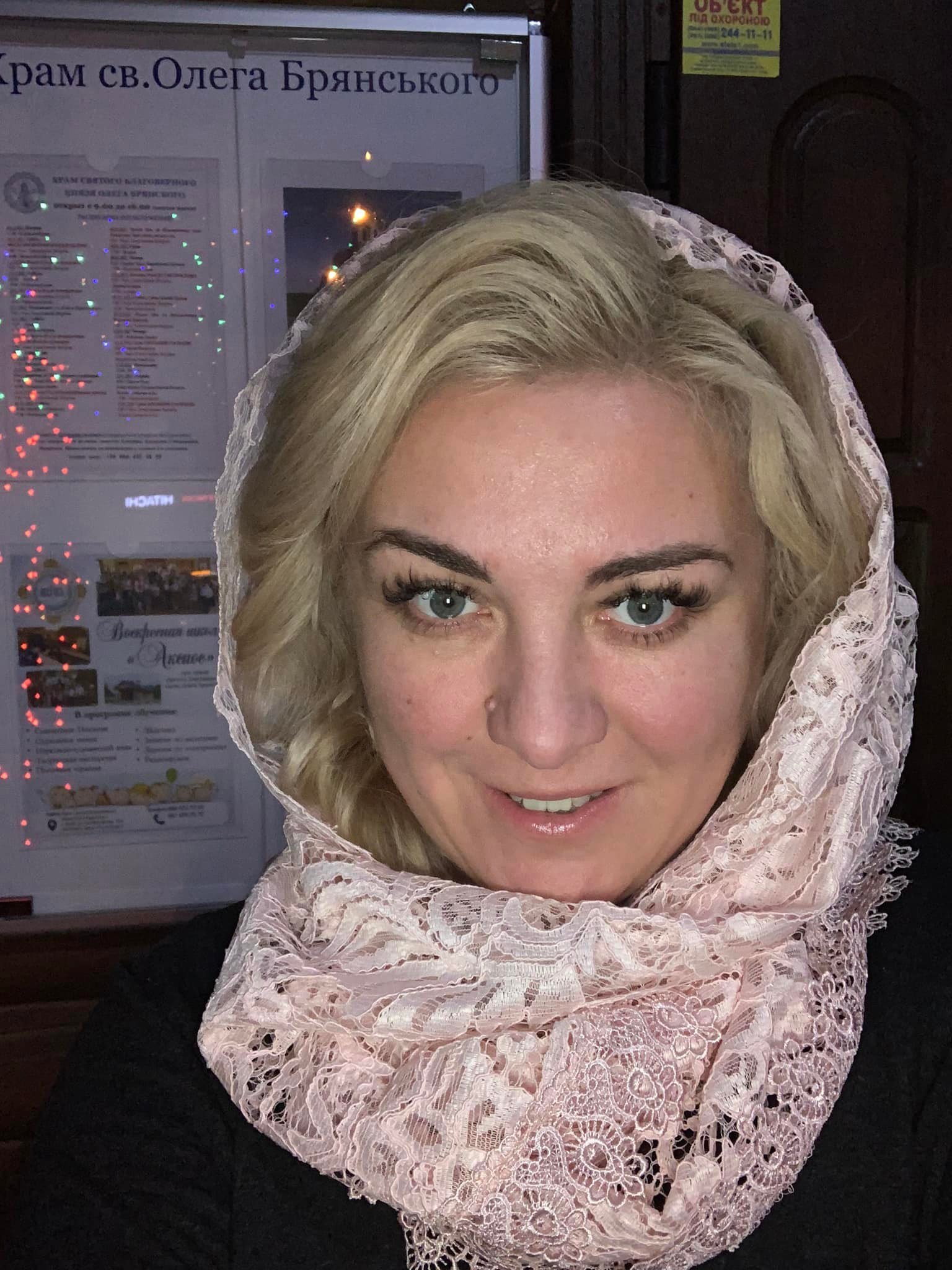 Обвиняемая в сотрудничестве с оккупантами директор столичной школы сбежала за границу