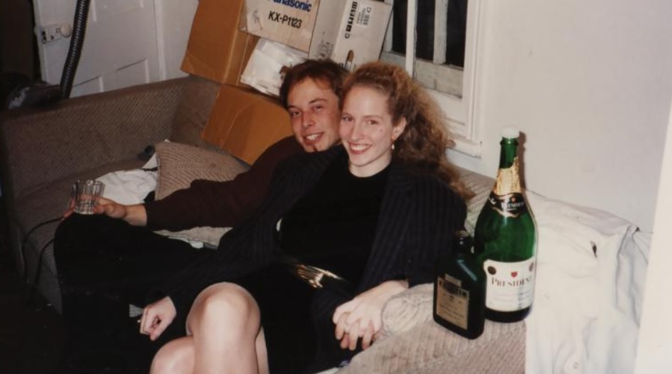 Бывшая подруга Илона Маска выставила на аукцион его подарки