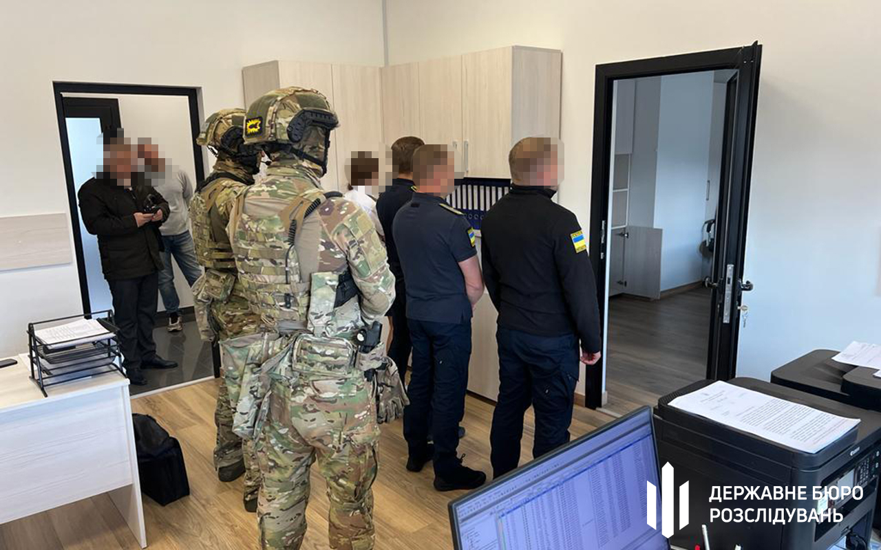 Митники у Львівській області заробляли на розмитненні авто за нульовою ставкою