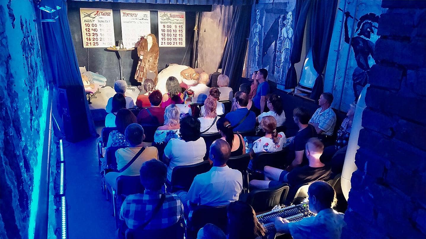 Сцена в укритті: як театри Миколаєва тримають культурний фронт України