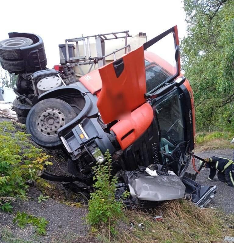 Потрійна ДТП на Черкаській області: двоє водіїв померли у лікарні (фото)
