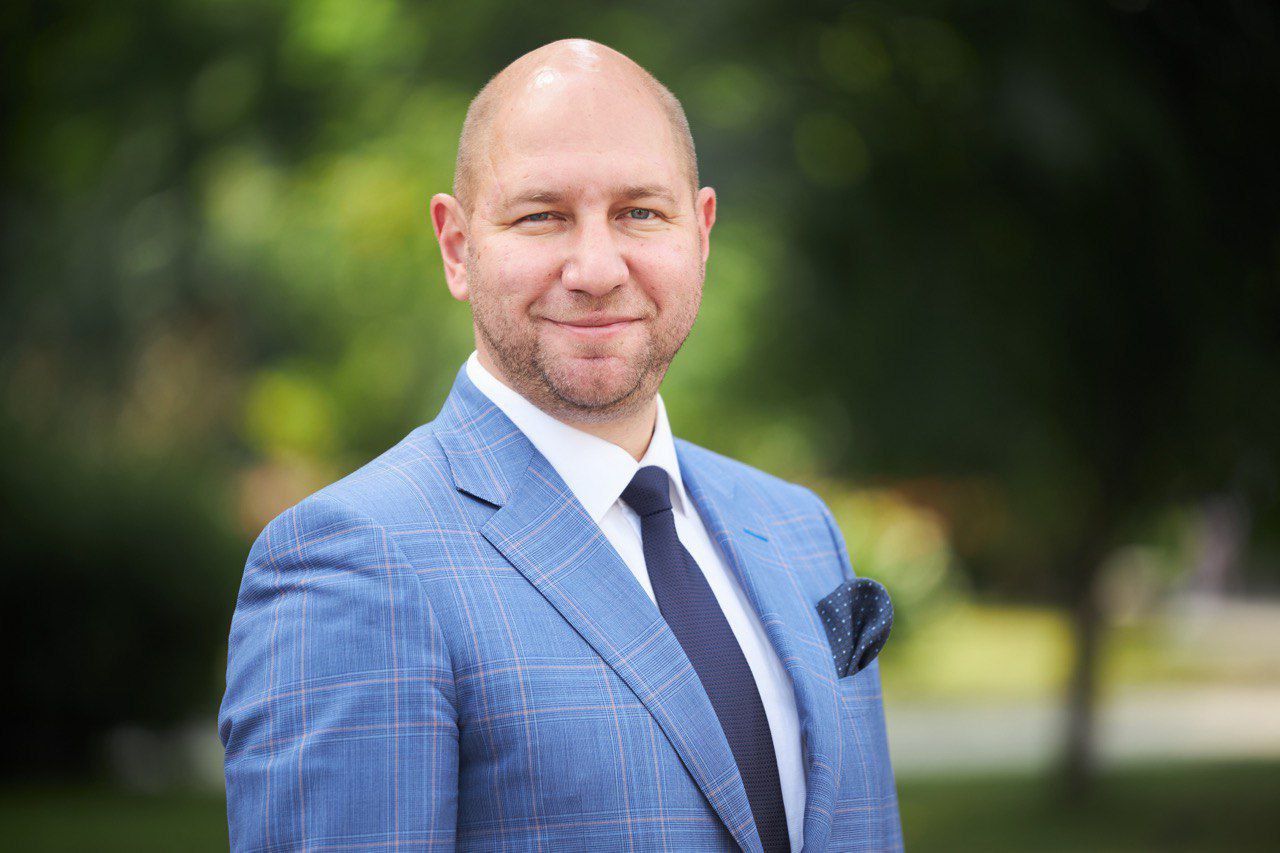 "Слугу народа" Гайду оштрафовали за конфликт в одесском кафе