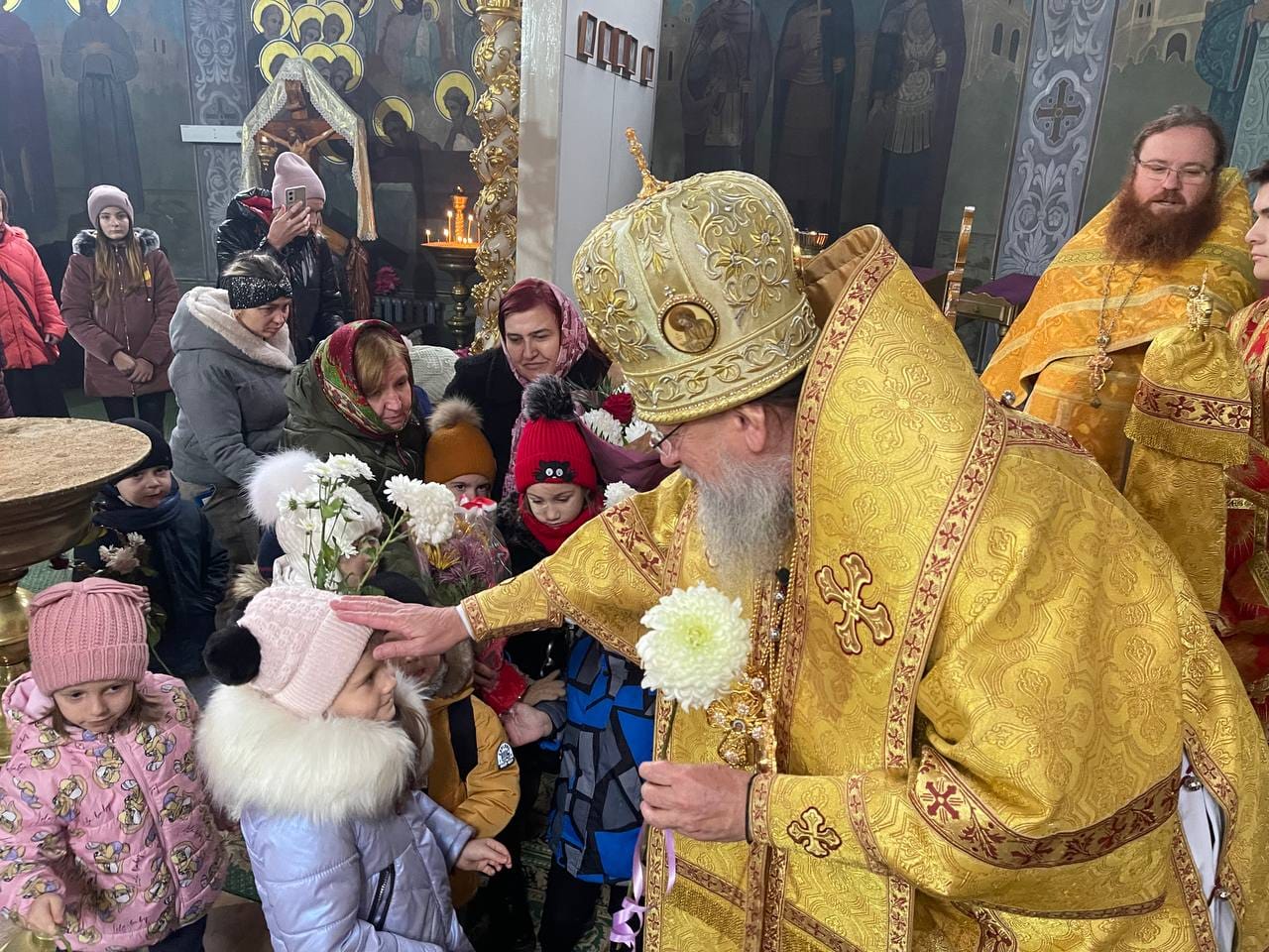 Підсанкційний митрополит Мелетій продовжує правити службу у церквах МП