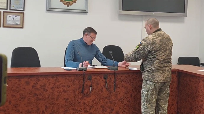 Мэра Броваров и еще девять чиновников вызвали в военкомат