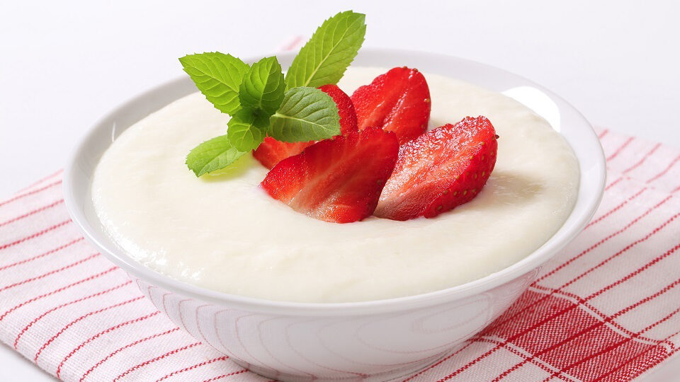 На воде и молоке: готовим манную кашу правильно