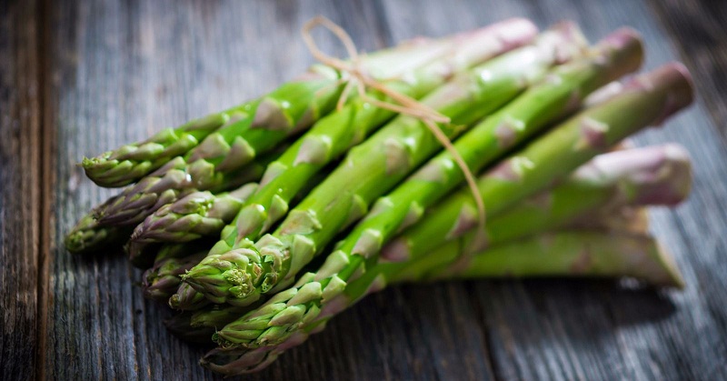 Как готовить спаржу и чем она полезна