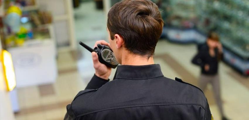 Чи має право охорона в супермаркеті перевіряти особисті речі: пояснення юриста