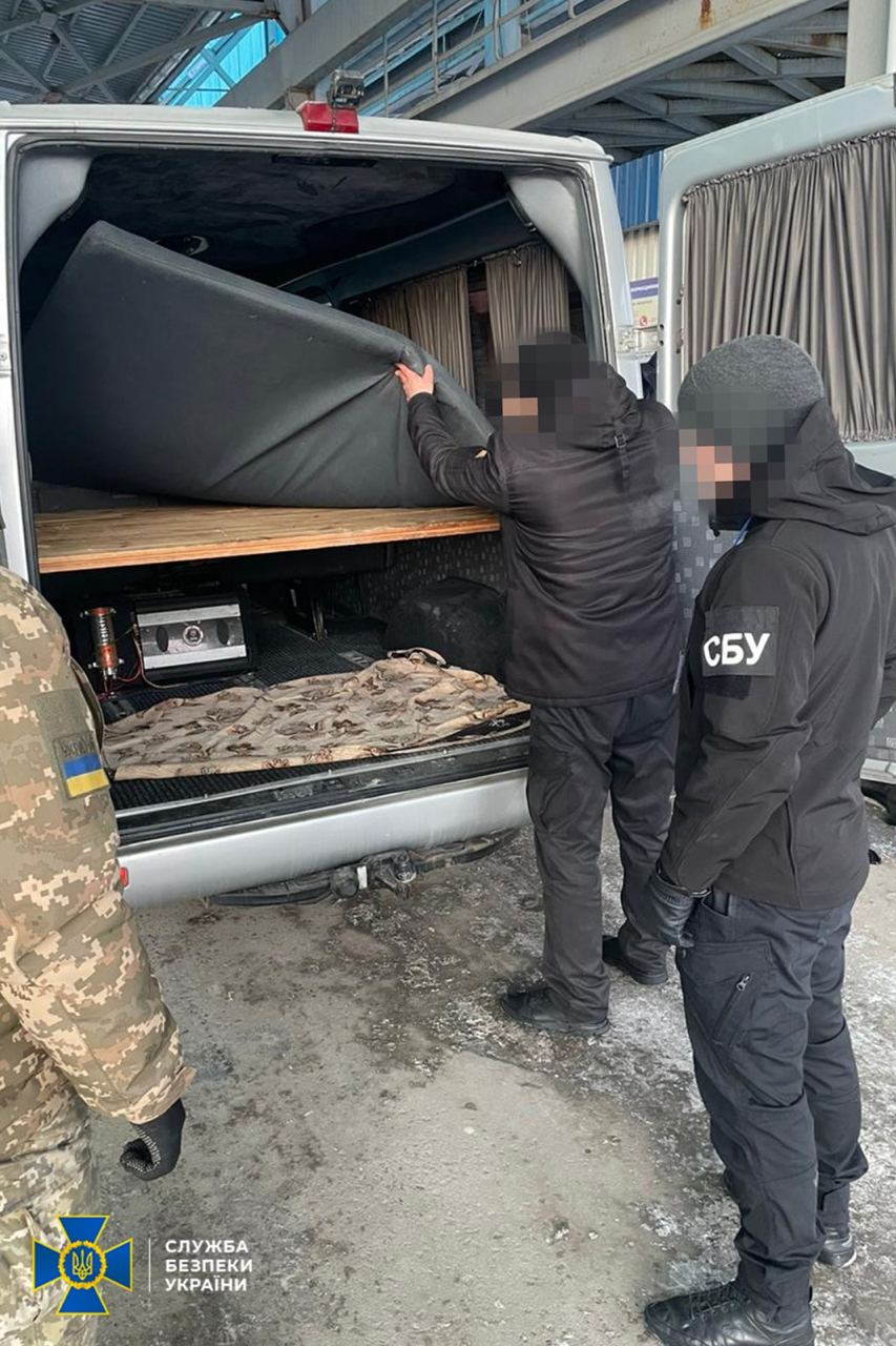 СБУ та ДБР проводять спільні обшуки по всій вертикалі митниці (фото)