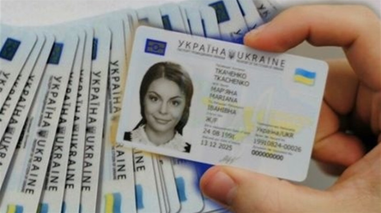 Как беженцам за границей получить карту налогоплательщика: объяснение Минреинтеграции