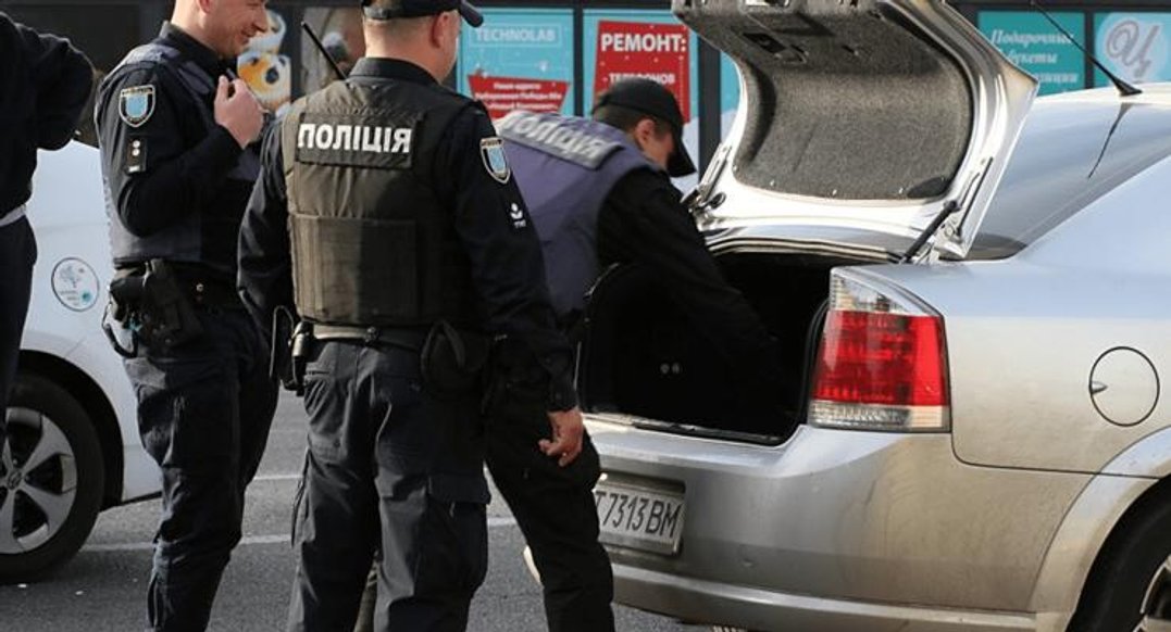 У поліції Києва пояснили. чому досі перевіряють авто на блокпостах