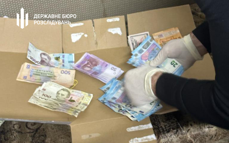 Зарабатывали ежемесячно по полмиллиона: силовики разоблачили схему поборов на Львовской таможне