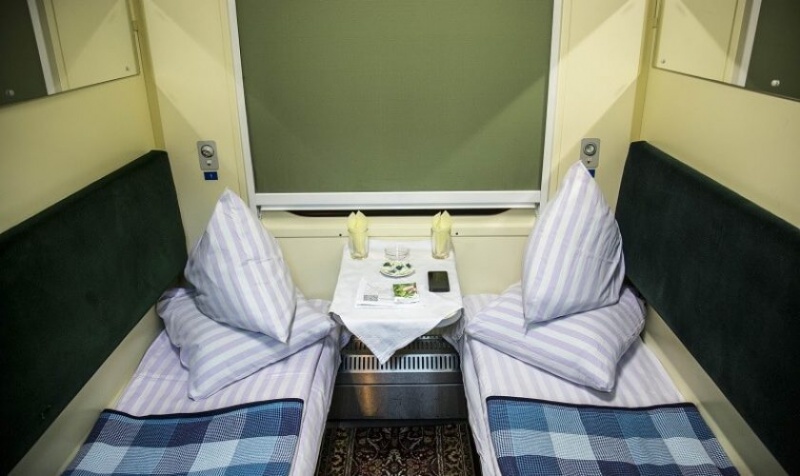 В Укрзалізниці пояснили, в яких випадках дозволяється придбати постіль безпосередньо у вагонах потяга